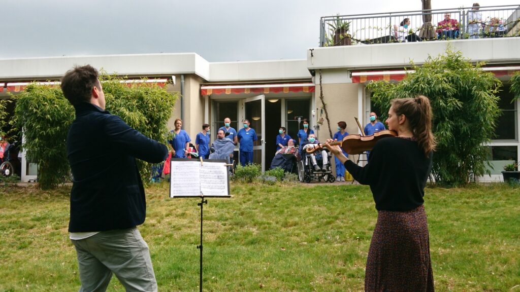2MDR Lieder-Lieferdienst_Leipzig_Adam Markowski_Annemarie Gäbler (c) MDR JUMP (1)
